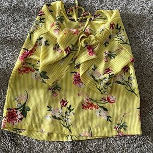 Perfect yellow shirt for the summer time and a perfect stylish cover